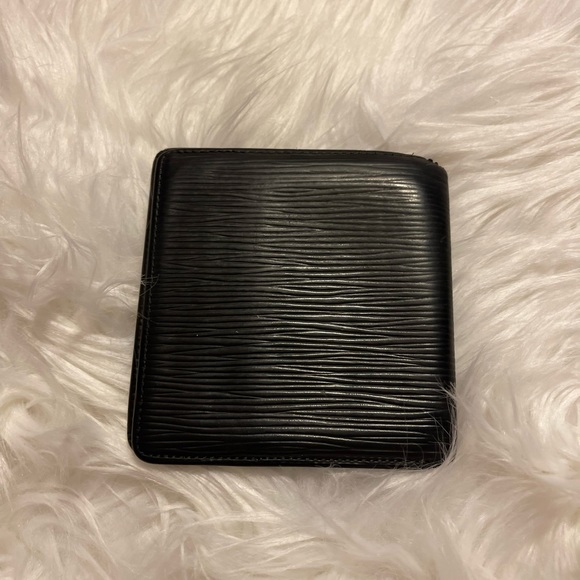 LV Epic bifold wallet - Picture 2 of 4